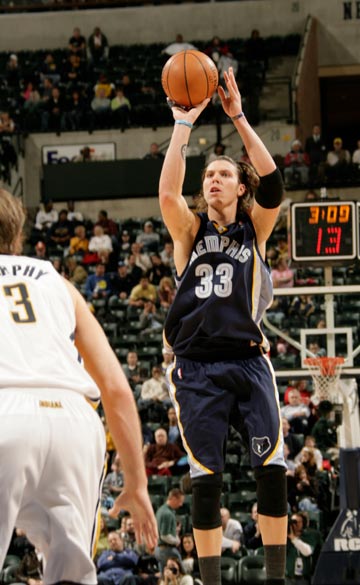 长春亚泰与重庆铜梁龙进行了教学赛，以4比0战胜对手.